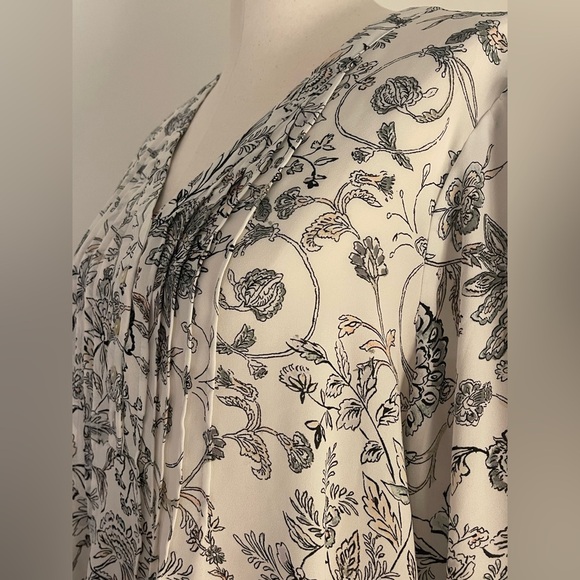 Rose & Olive Women’s Floral Top - Black and Cream | Size 1X - Picture 4 of 8